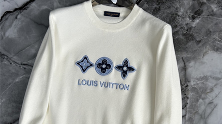 Louis Vuitton - white wool sweater/38, $ 29 